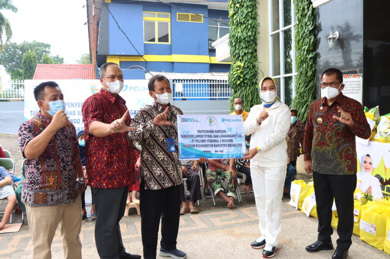 Ketua TP. PKK Provinsi Lampung Bersama PT Pelindo Persero Regional II Panjang Salurkan Bantuan Program SIGER