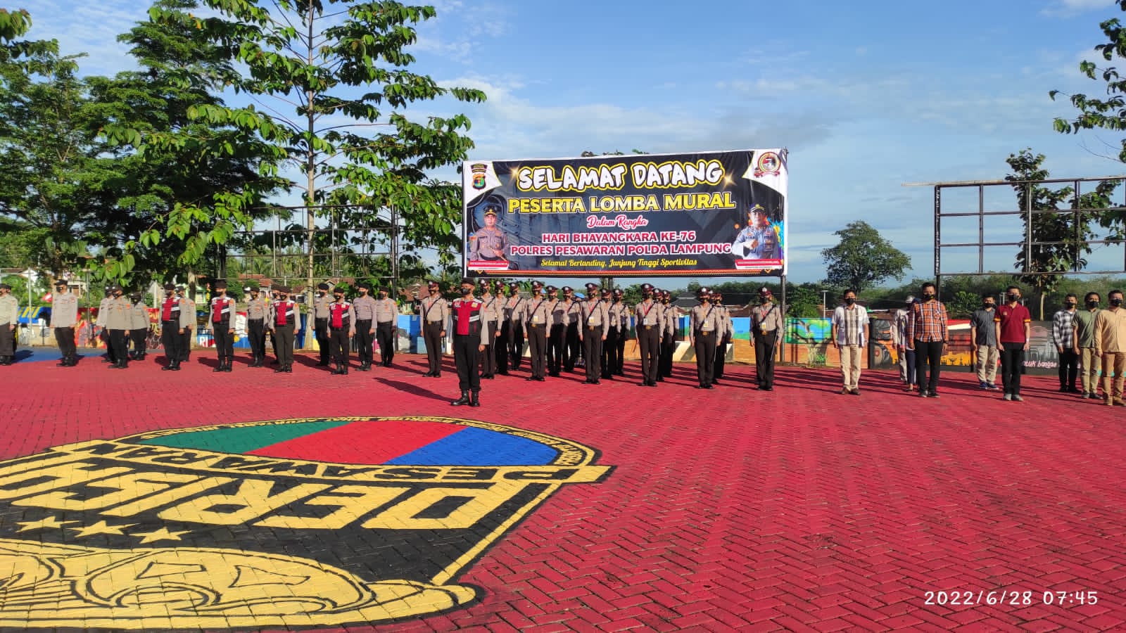memimpin kegiatan Upacara Penutupan Siswa Latja Diktukba Polri T.A 2022 SPN Polda Lampung, Wakapolres Pesawaran : Saya ingatkan bahwa menjadi Polri bukan sekedar jadikan jalan untuk mengabdi kepada Profesi