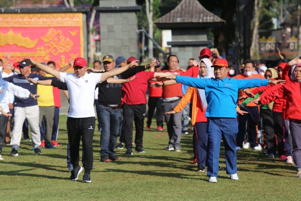 Wakil Gubernur Lampung Chusnunia Senam Bersama Jajaran Pemkab Lampung Barat