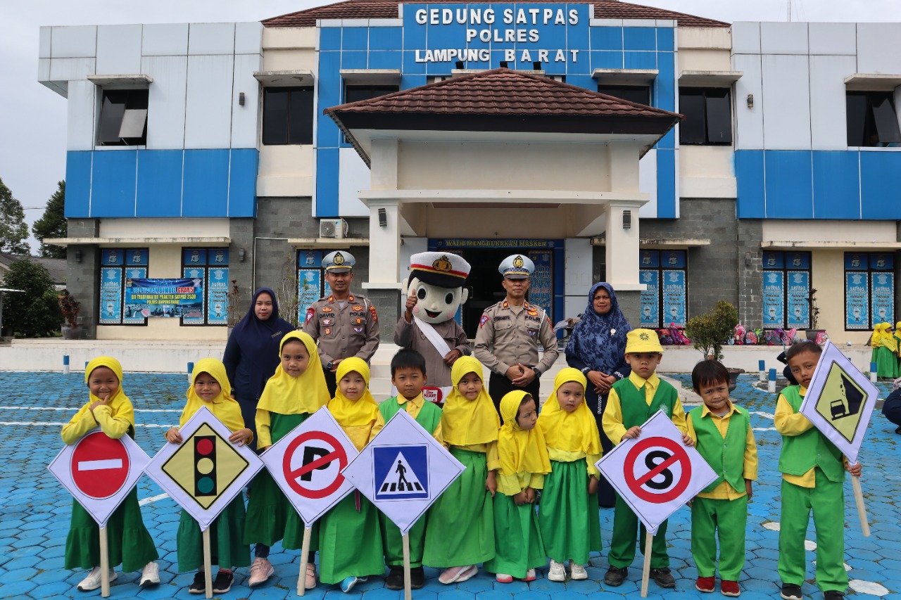 Polisi Sahabat Anak, Polres Lampung Barat Terima Kunjungan Anak-anak TK