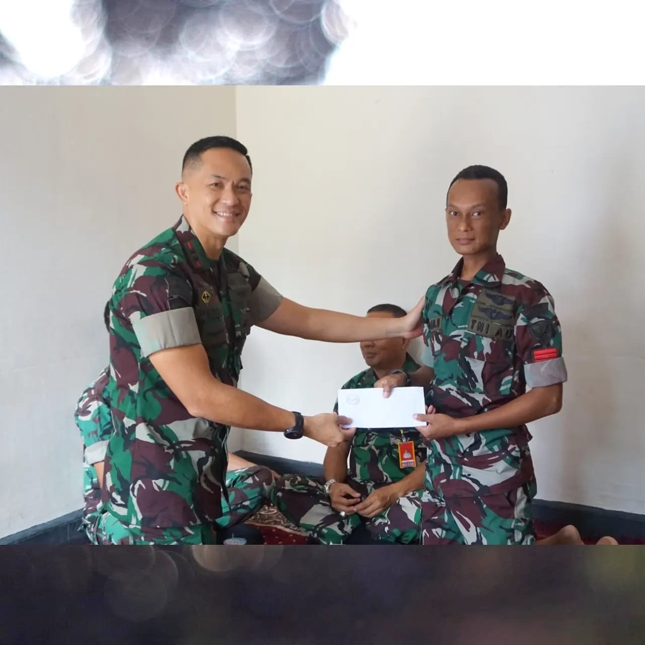 Beri Dukungan Moril, Danlanud BNY Jenguk Prajurit yang Sakit