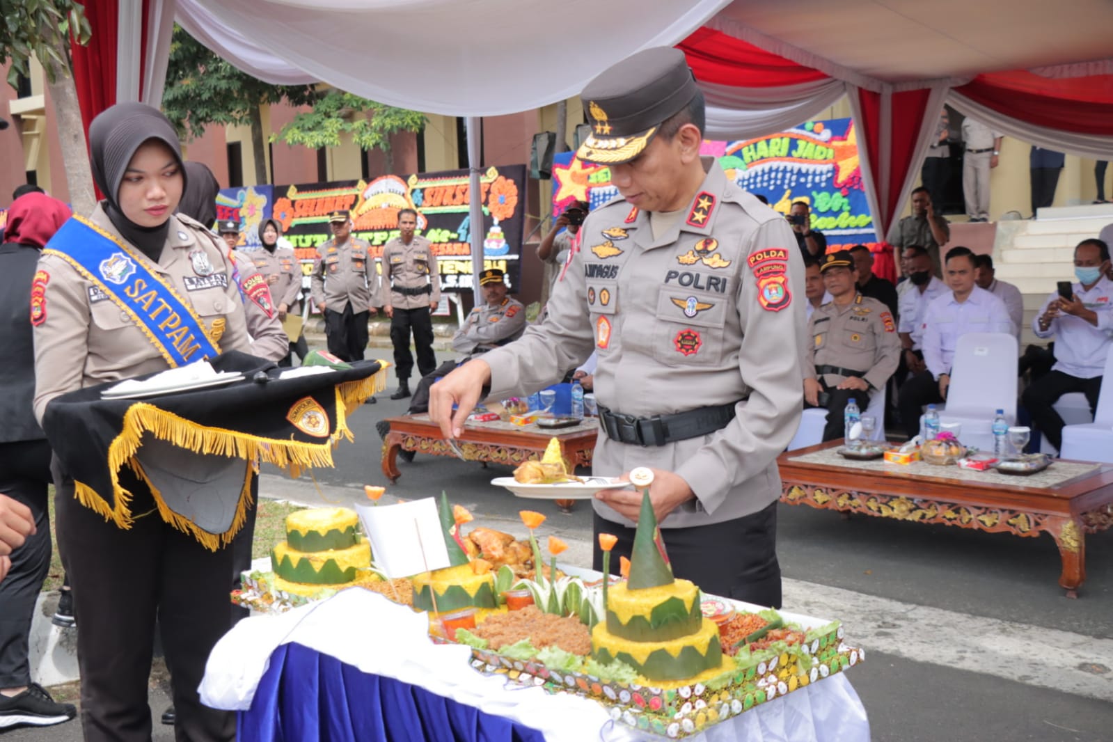 Kapolda Lampung Pimpin Upacara HUT Satpam Ke-42, Beri Penghargaan Pada Satpam Berprestasi