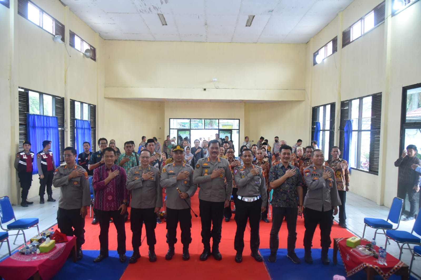 Wakapolda Lampung diwakili Kabid Humas Polda Lampung, dengarkan aspirasi Jum’at Curhat warga Hanura