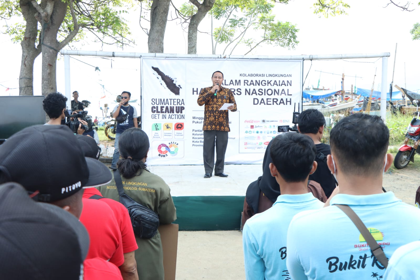 Peringati Hari Pers Nasional Tingkat Daerah, PWI Provinsi Lampung Bersama Pemprov Lampung Gelar Aksi Bersih Pantai