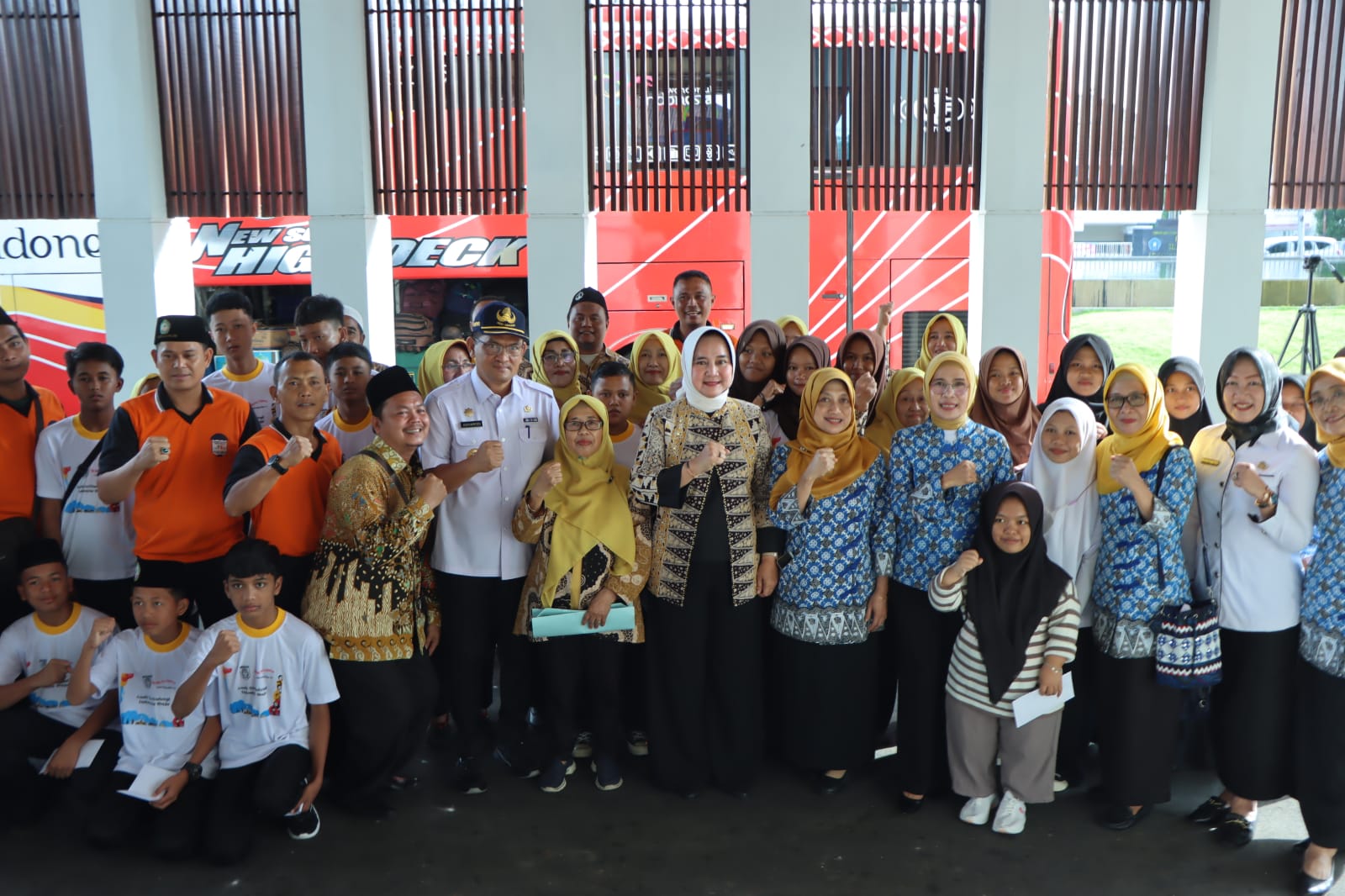 Ketua LKKS Provinsi Lampung Lepas Kontingen LKSA dan PSAA Provinsi Lampung Ikuti Rakernas dan Jambore Sumatera Barat