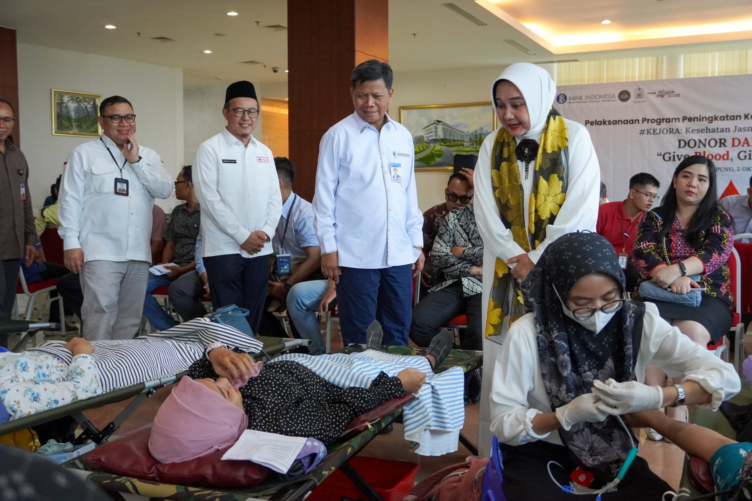 Ketua PMI Provinsi Lampung, Riana Sari Arinal Menghadiri Donor Darah Perwakilan Bank Indonesia Provinsi Lampung