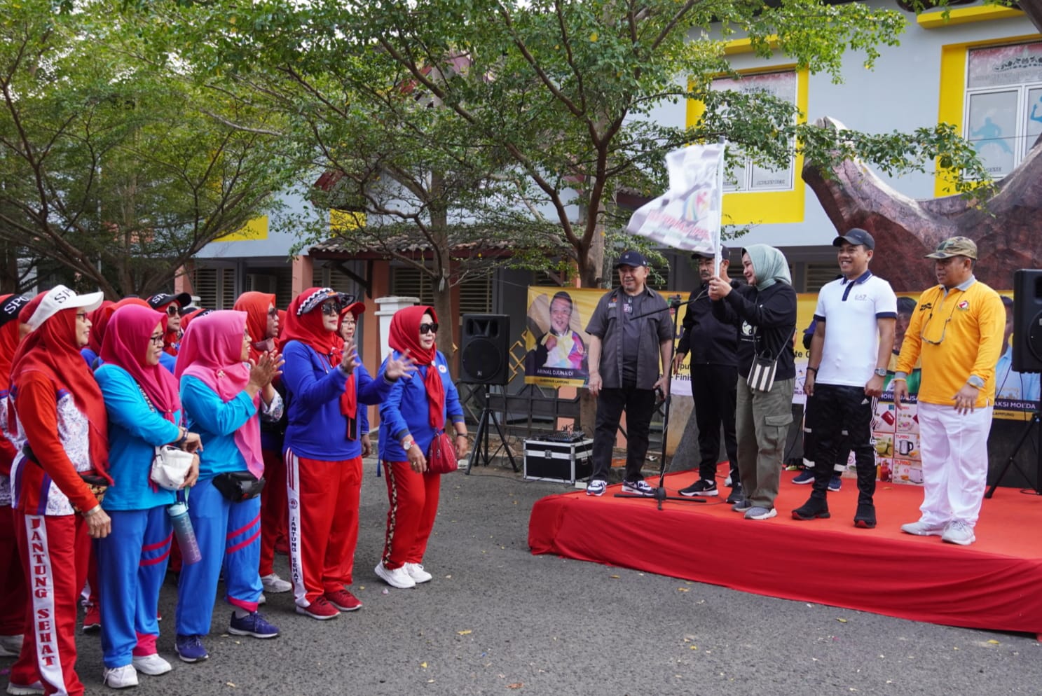 Pemprov Lampung Gelar Jalan Sehat, Peringati World Walking Day 2023