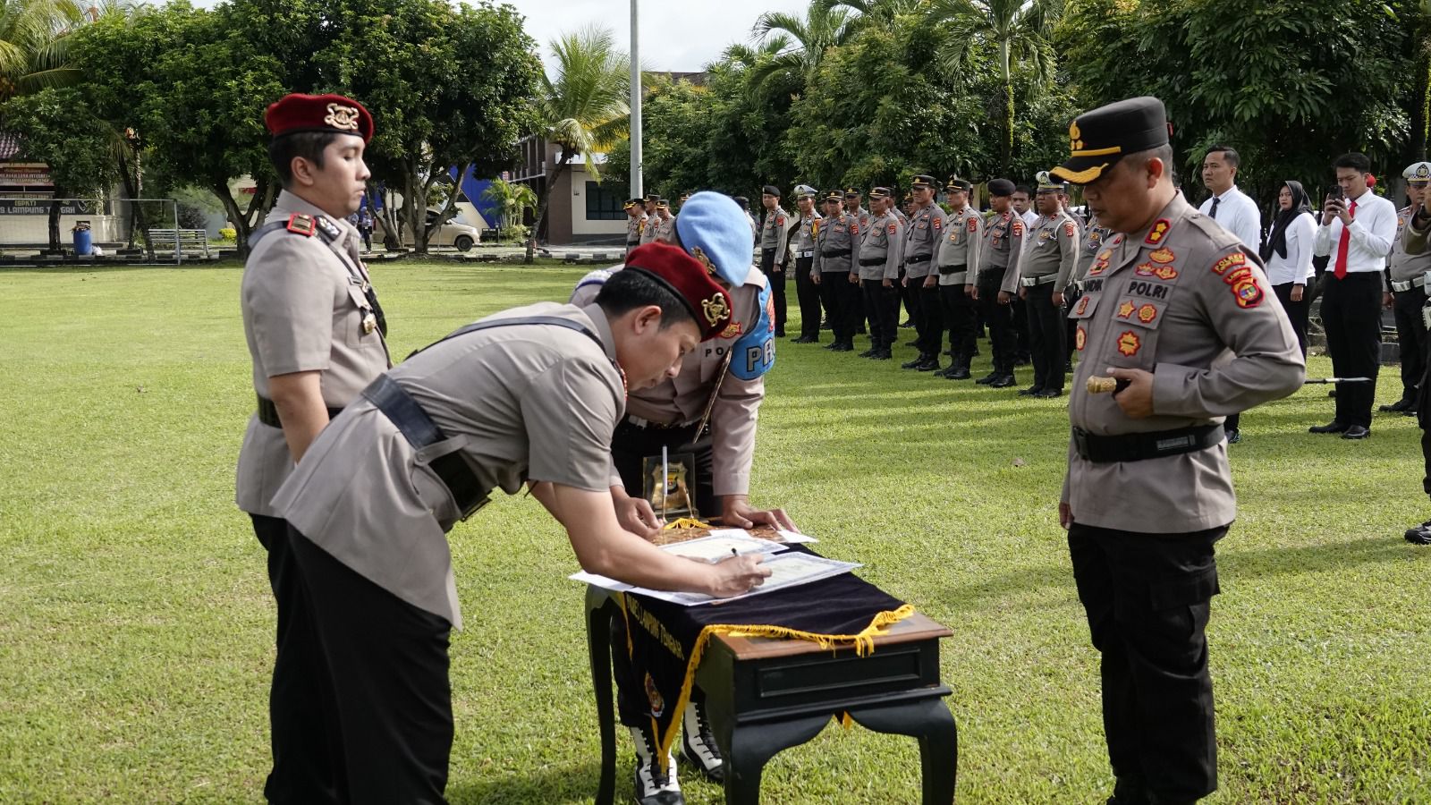 Rotasi Jabatan, Kapolres Lampung Tengah Pimpin Upacara Sertijab Kasat Reskrim, Kasat Narkoba, Kapolsek Seputih Banyak, Kapolsek Rumbia dan Kapolsek Seputih Surabaya