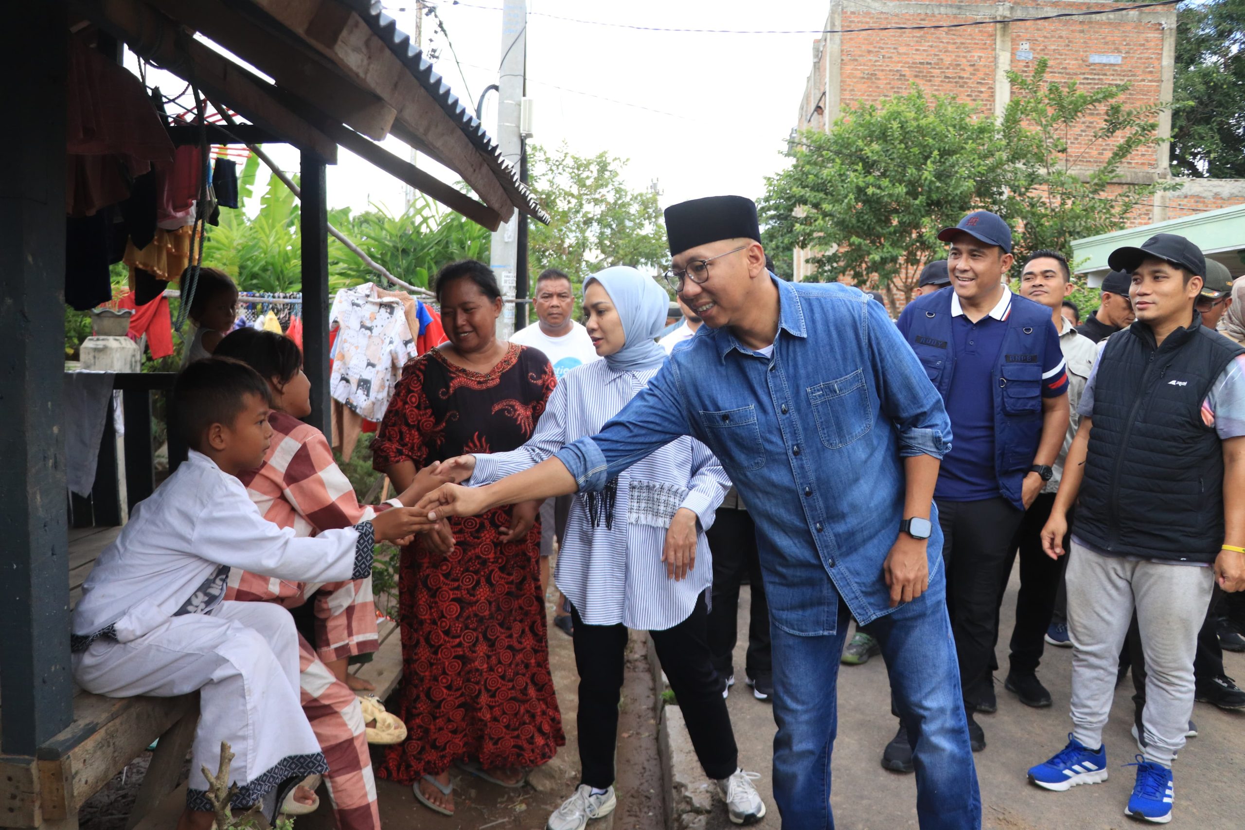 Gubernur Lampung Kunjungi dan Berikan Bantuan kepada Warga Terdampak Banjir