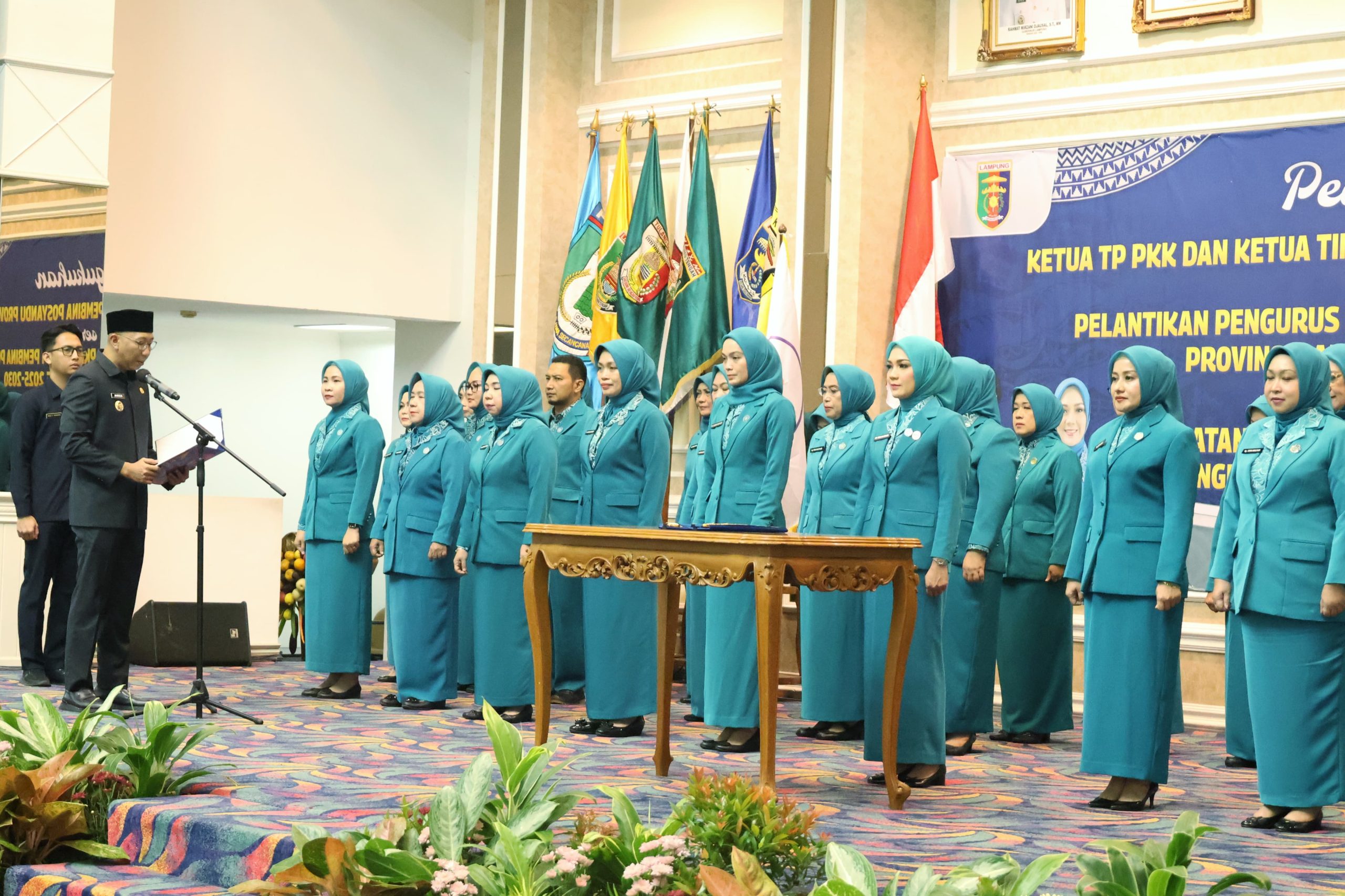 Gubernur Lampung Kukuhkan dan Lantik Pengurus TP PKK dan Tim Pembina Posyandu Provinsi Lampung Periode 2025-2030