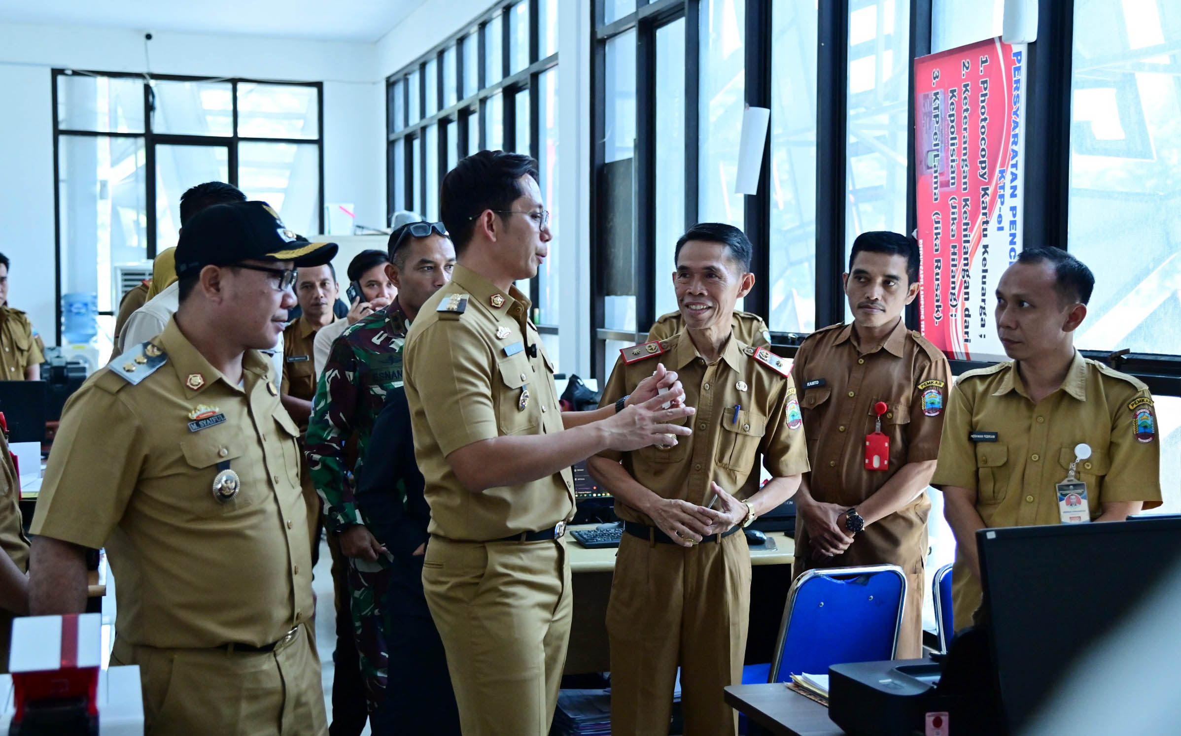Hari Pertama Bertugas, Bupati Egi Briefing Kepala Perangkat Daerah Pelayanan Prima, Egi-Syaiful Sidak Mal Pelayanan Publik