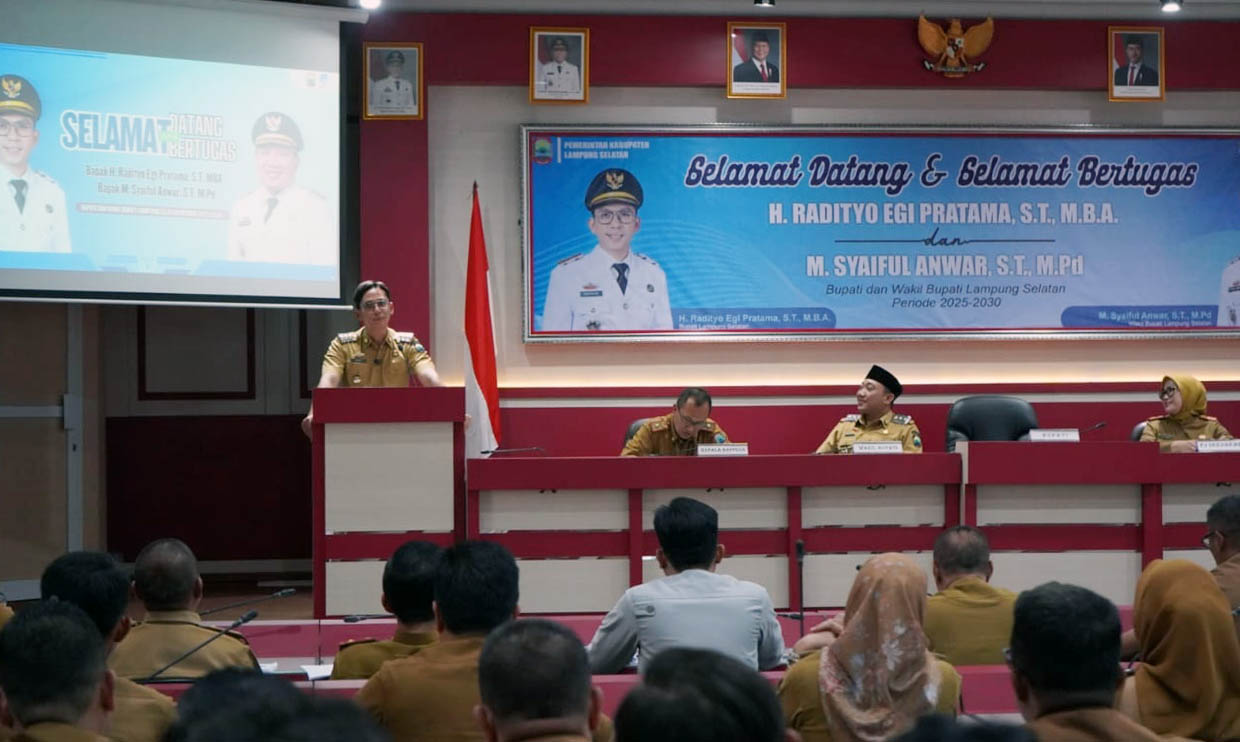 Hari Pertama Bertugas, Bupati Egi Briefing Kepala Perangkat Daerah