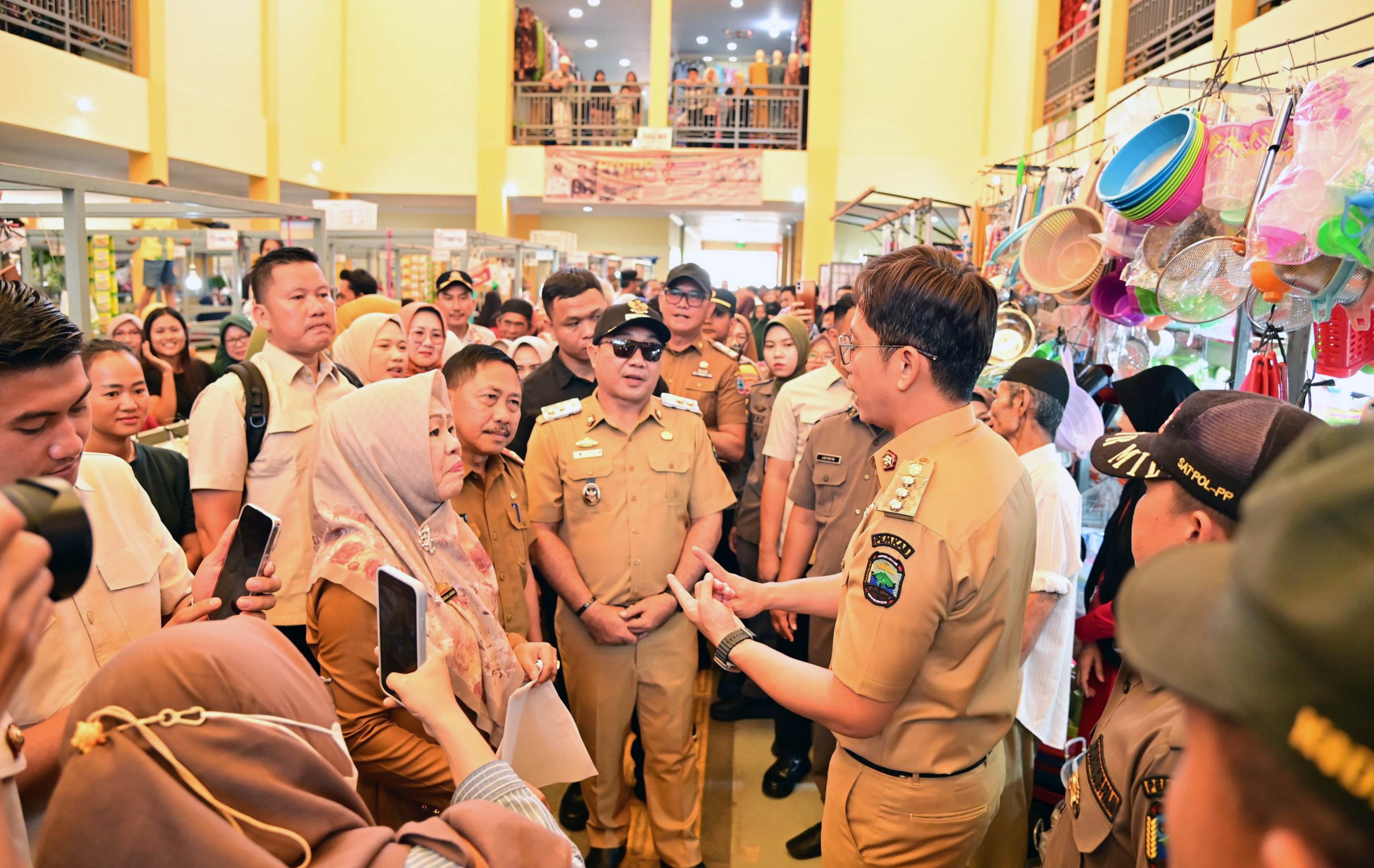 Hari Pertama Kerja Usai Retreat, Bupati Radityo Egi Pratama Langsung Inspeksi ke Pasar Natar