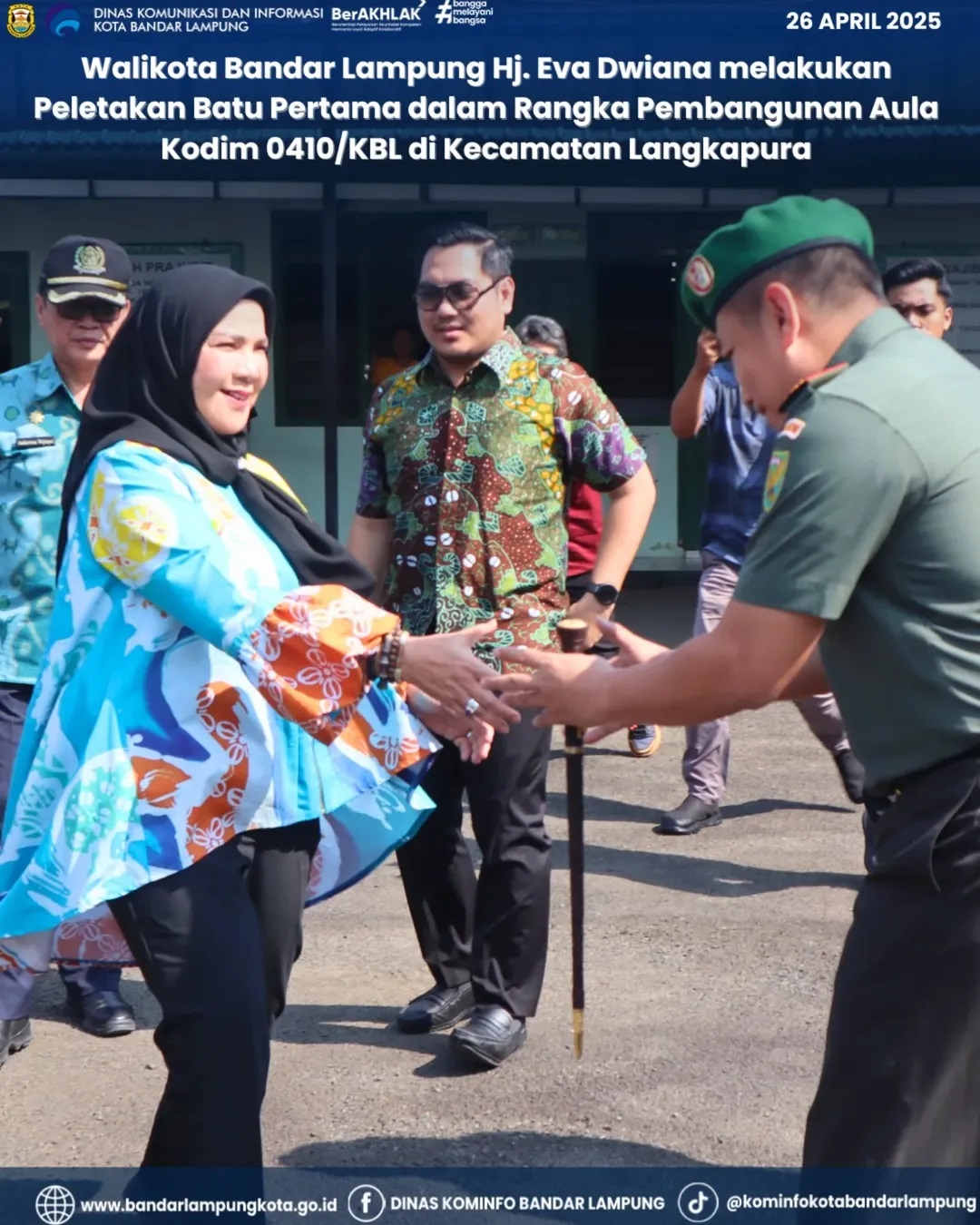 Walikota Bandar Lampung Hj. Eva Dwiana Melakukan Peletakan Batu Pertama dalam Rangka Pembangunan Aula Kodim 0410/KBL di Kecamatan Langkapura