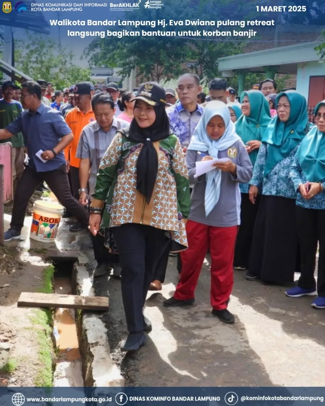Walikota Bandar Lampung Hj. Eva Dwiana Sepulang Dari Mengikuti Retreat di Magelang Langsung Membagikan bantuan Untuk Korban Banjir