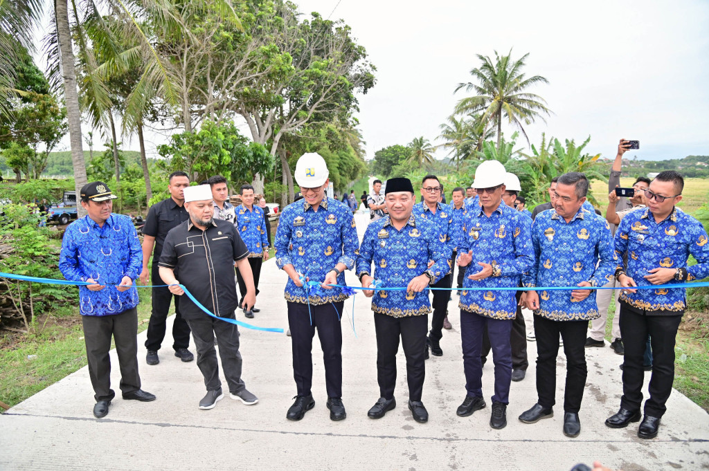 Dukung Akses Wisata Pantai, Bupati Egi Resmikan Ruas Jalan Simpang Polsek Kalianda – Ketang