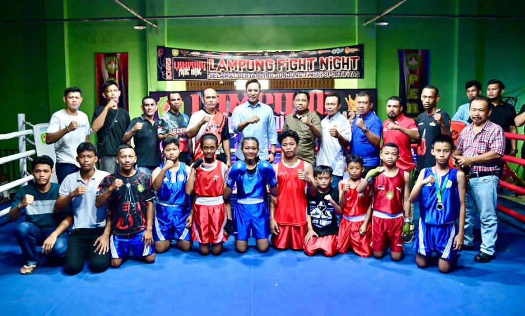 Bupati Egi Hadiri Final Kejuaraan Tinju Lampung Fight Night Vol 3 Tahun 2025