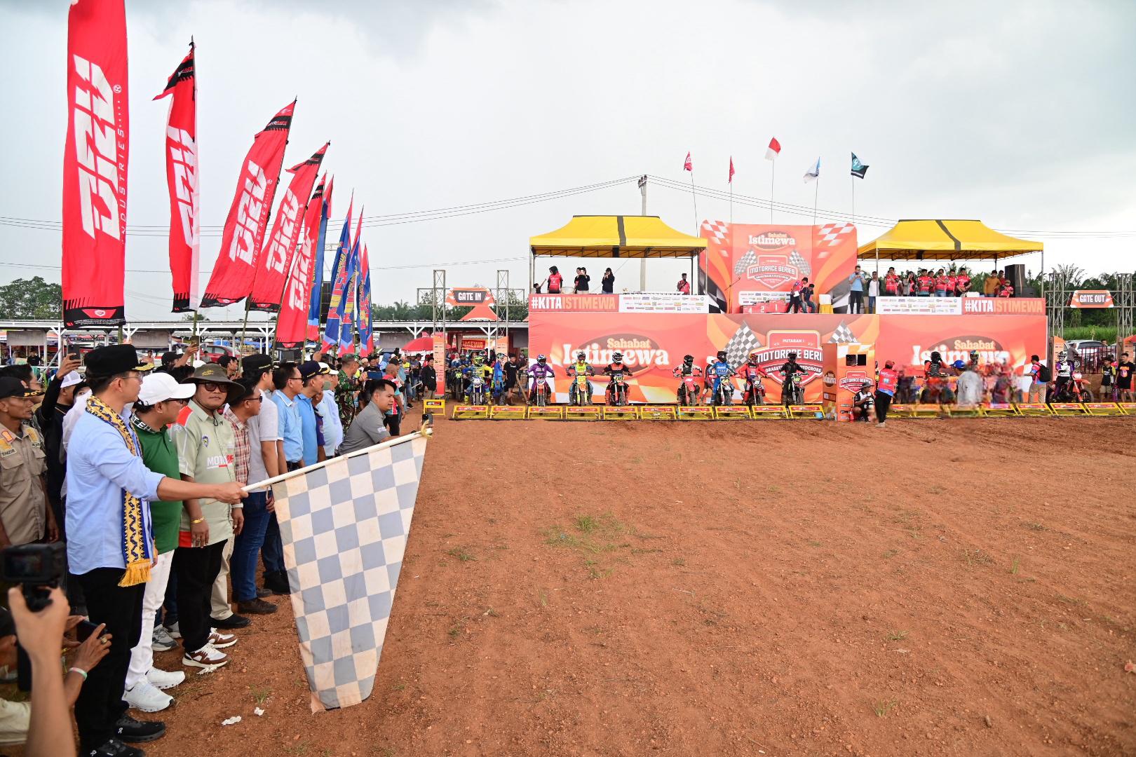 Bupati Egi Buka Ajang Motorace Series Putaran 1 di Kecamatan Jati Agung