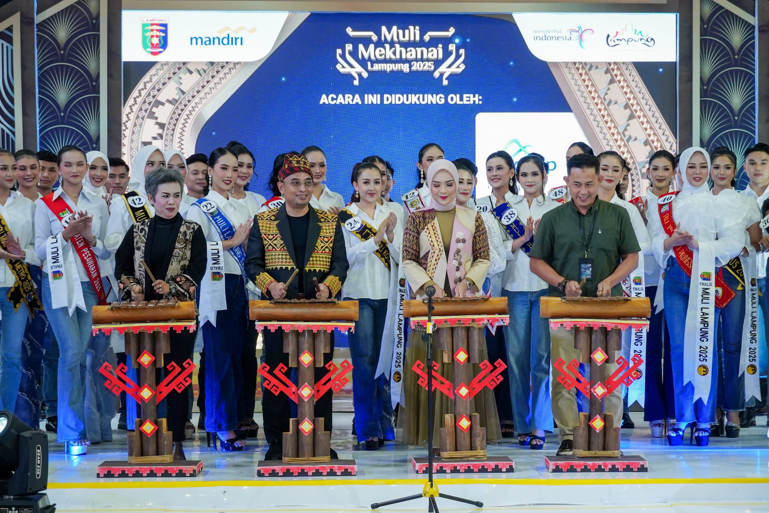 Ketua Dekranasda Provinsi Lampung Buka Lampung Fashion Show 2025, Ajang Lahirnya Generasi Muda Kreatif