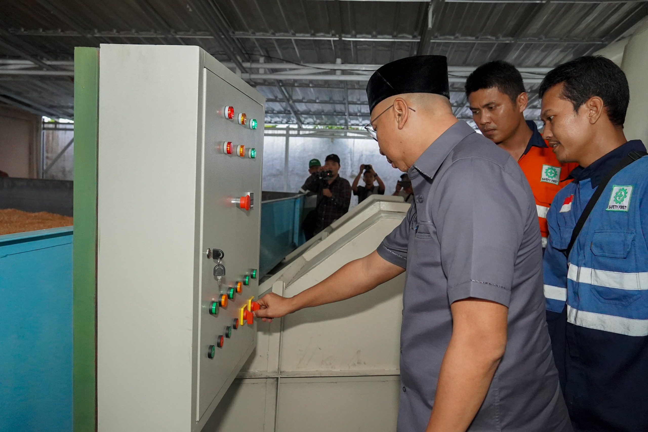 Langkah Nyata Tingkatkan Daya Saing Petani, Pemprov Lampung Salurkan Bantuan DryerLangkah Nyata Tingkatkan Daya Saing Petani, Pemprov Lampung Salurkan Bantuan Dryer