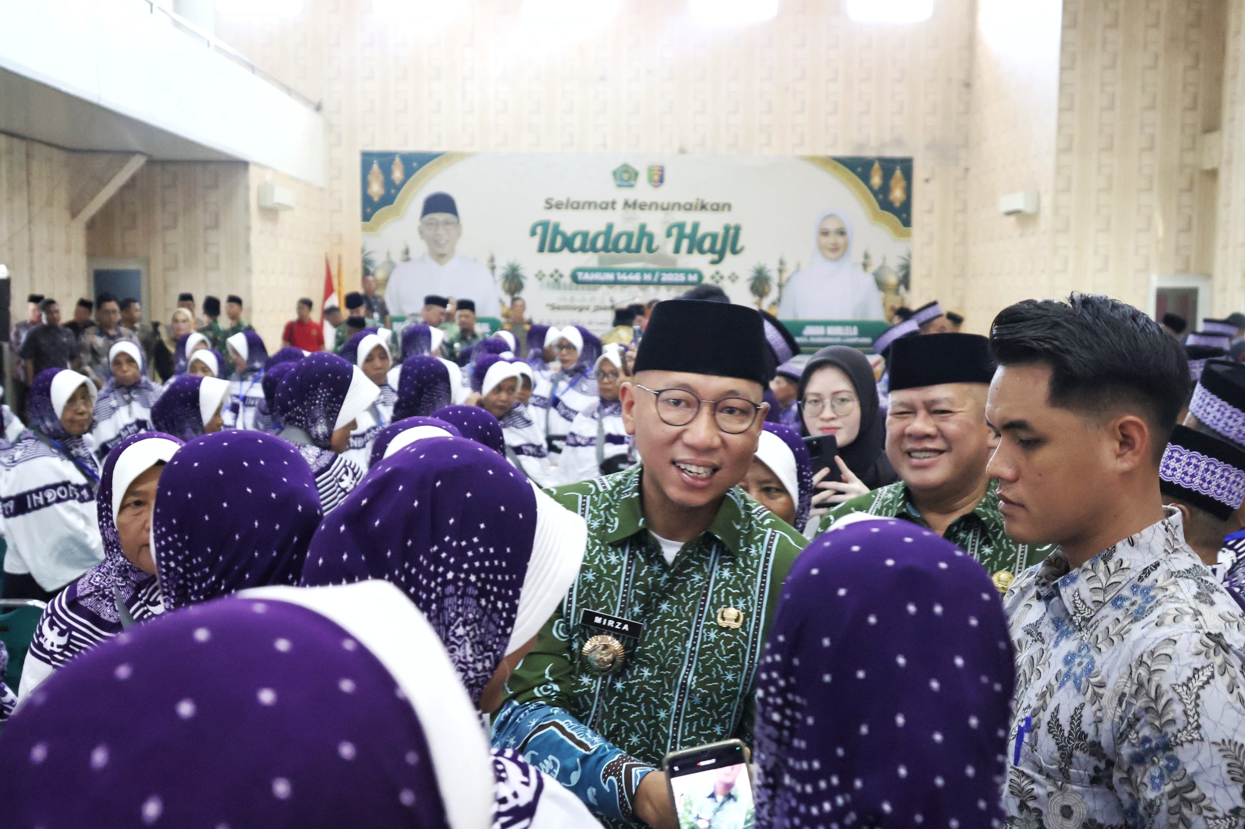 Setiap Jamaah Haji Lampung Terima Uang Saku Rp1 Juta dari Gubernur Mirza