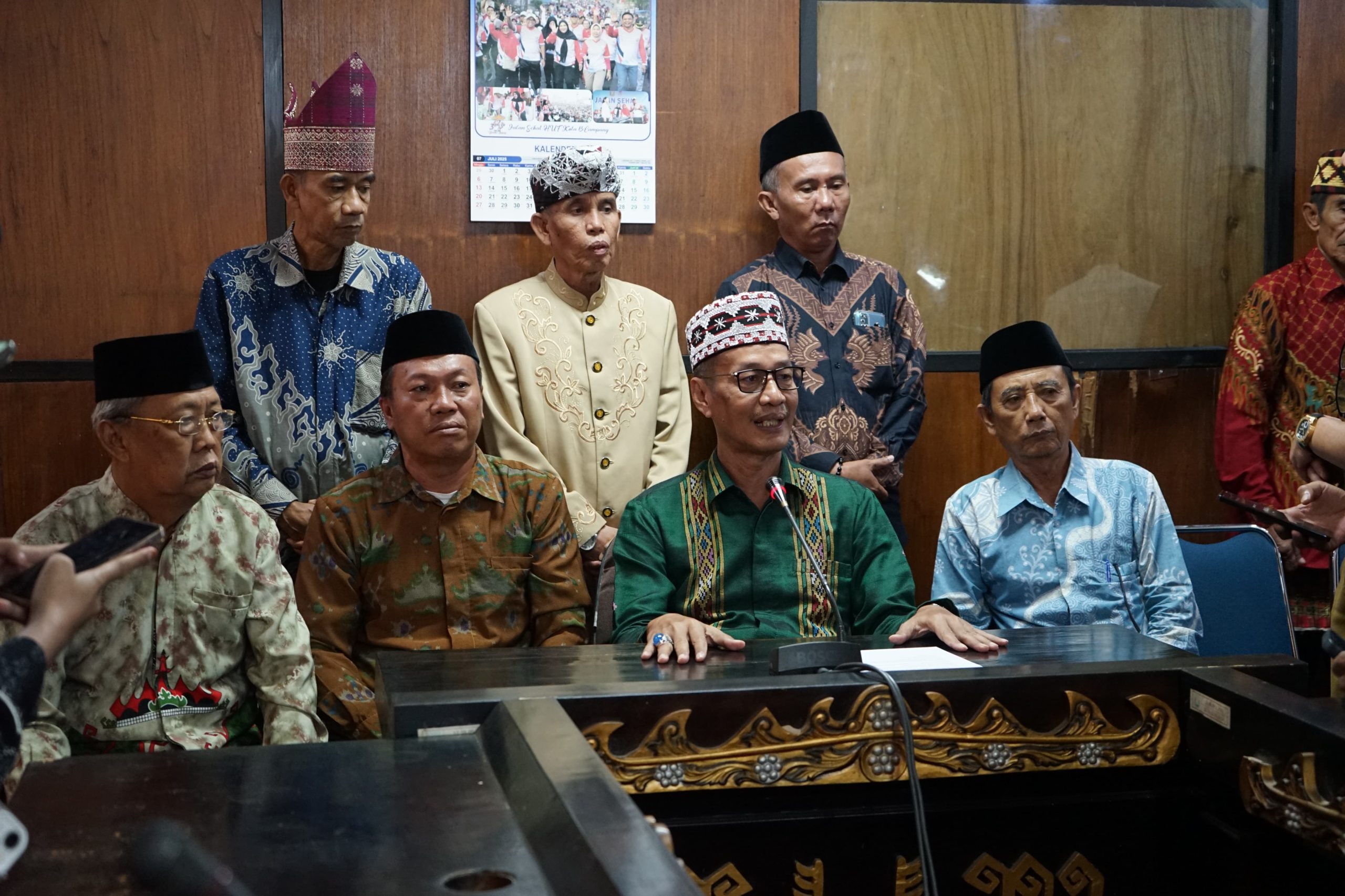 Bandar Lampung- Tokoh adat di Kota Bandar Lampung menegaskan bahwa pelaksanaan Karnaval Budaya Tari Ngigel yang digelar oleh Pemerintah Kota Bandar Lampung bukanlah bentuk pelecehan terhadap tradisi adat Lampung.