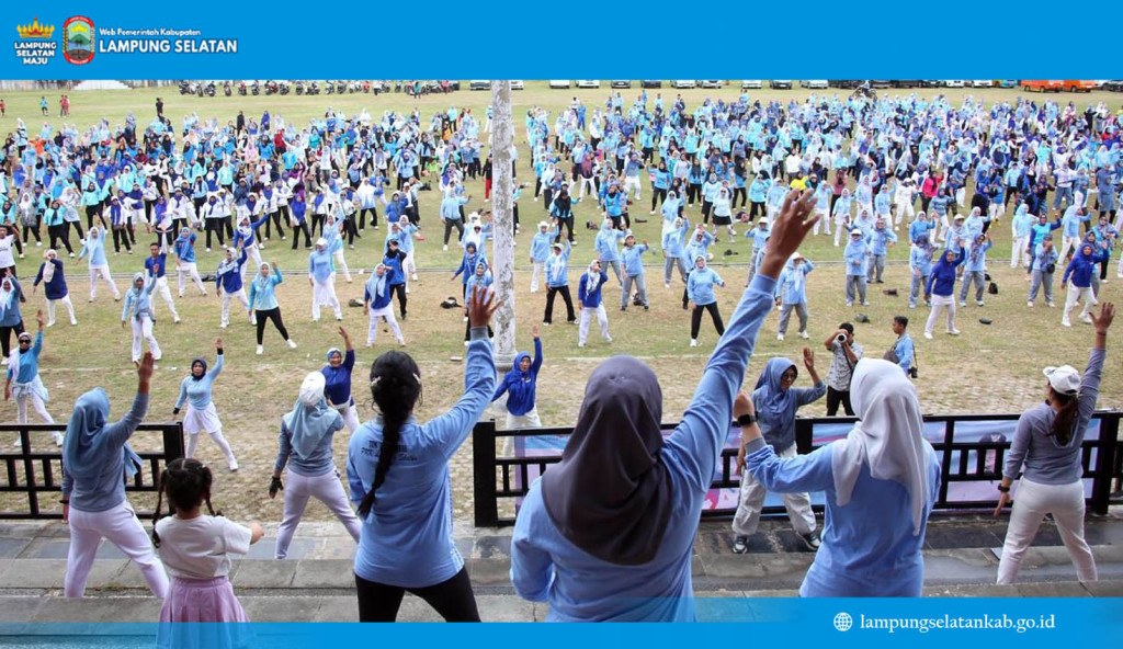 Udara sejuk di perbukitan Dusun Kayu Tabu, Desa Kelawi, Kecamatan Bakauheni, menjadi saksi pengalaman berharga Utusan Khusus Presiden Bidang Pariwisata, Zita Anjani, saat menjajal wisata paralayang di destinasi Batu Alif Paragliding Site