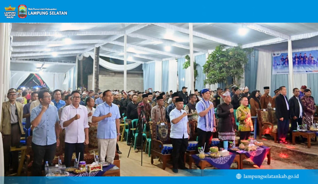 Puncak peringatan Hari Ulang Tahun (HUT) ke-56 Desa Margorejo, Kecamatan Jati Agung, berlangsung meriah pada Selasa malam