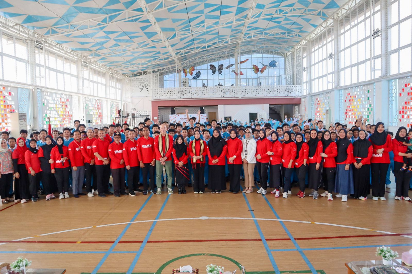 Ketua TP. PKK Provinsi Lampung, Purnama Wulan Sari Mirza, meresmikan Pojok Baca dan Mobil Perpustakaan Keliling milik Dinas Perpustakaan dan Kearsipan Provinsi Lampung untuk anak-anak TK Az-Zahra sekaligus membuka Seminar Perlindungan Anak