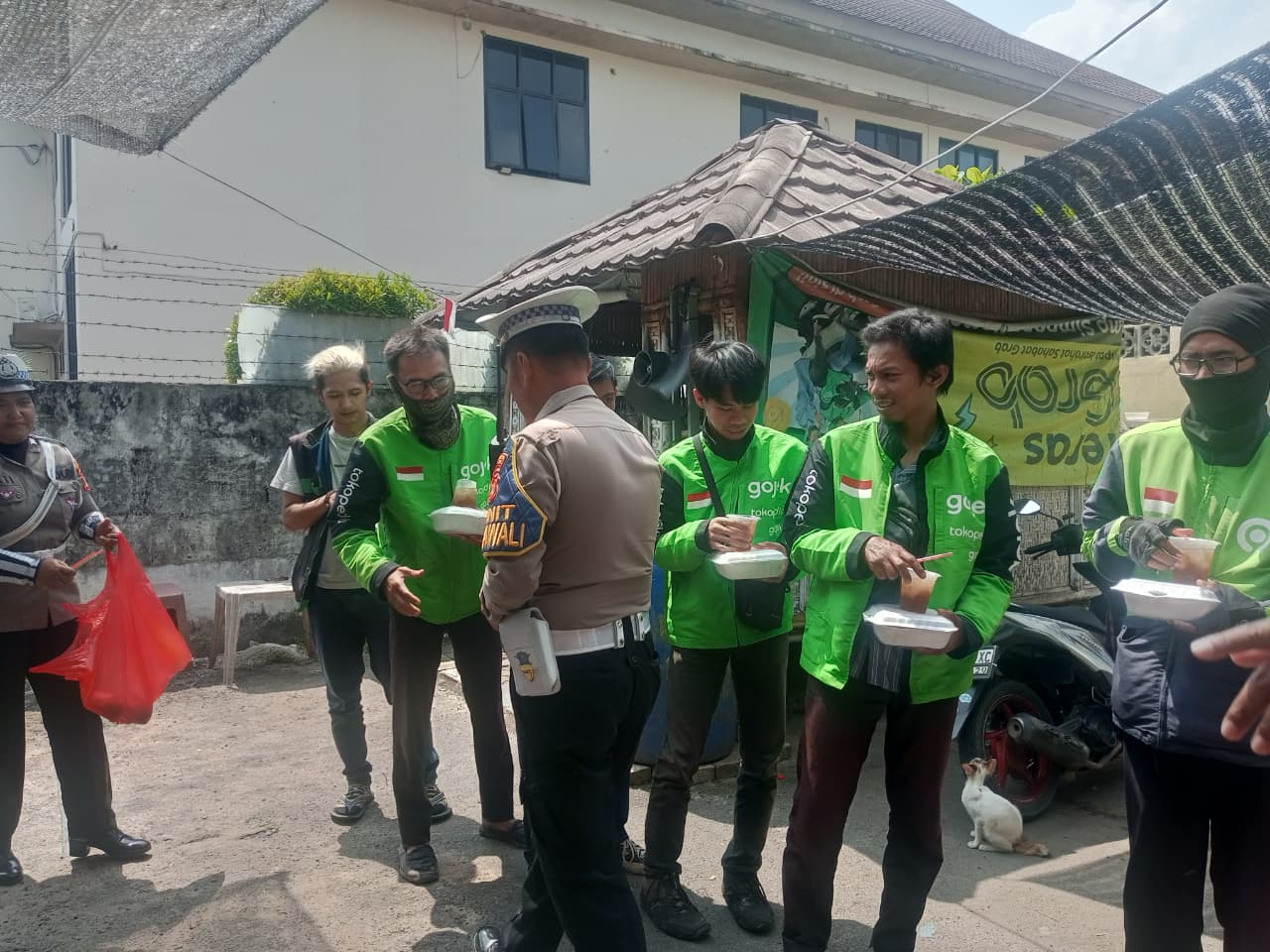 Satlantas Polres Metro Laksanakan Baksos Jumat berkah