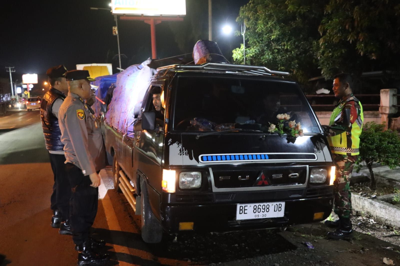 Razia Malam Minggu Bersama TNI, Polres Lampung Utara Amankan 12 Motor dan 1 Sajam