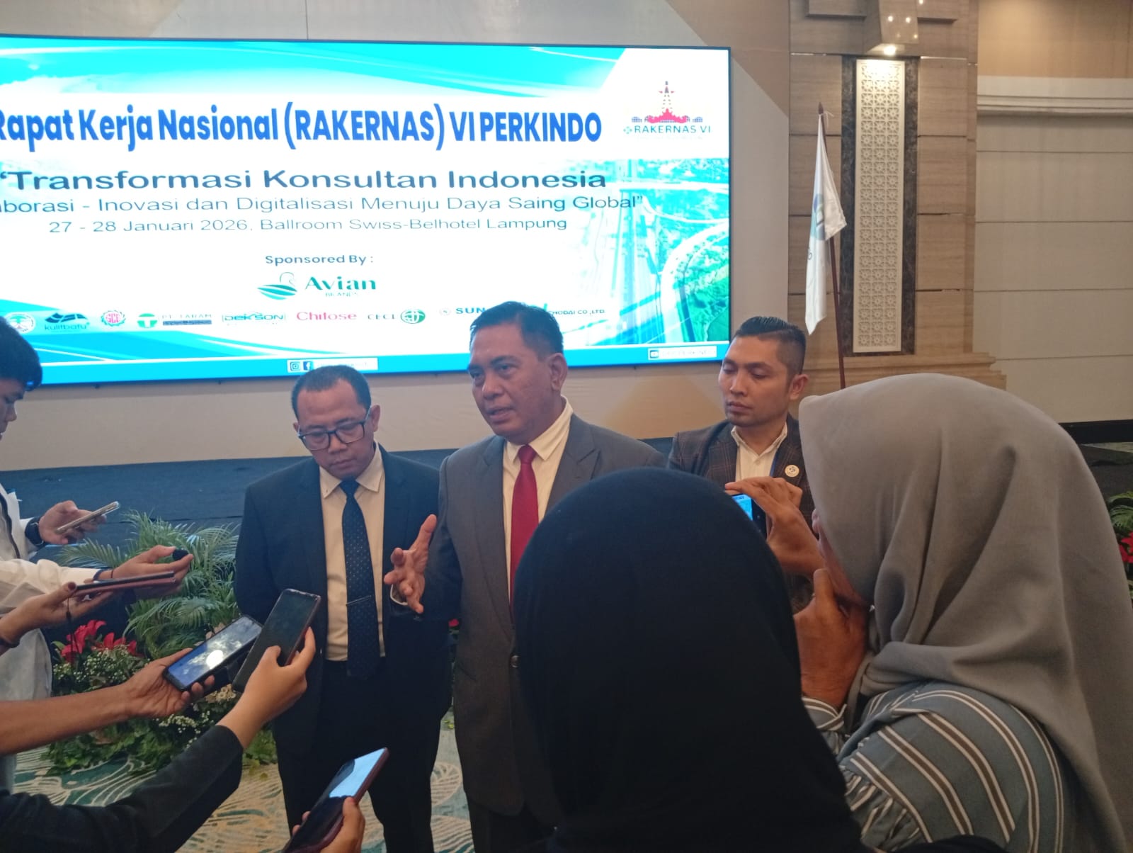 Digitalisasi bukan gaya hidup. Digitalisasi adalah infrastruktur masa depan organisasi dan industri