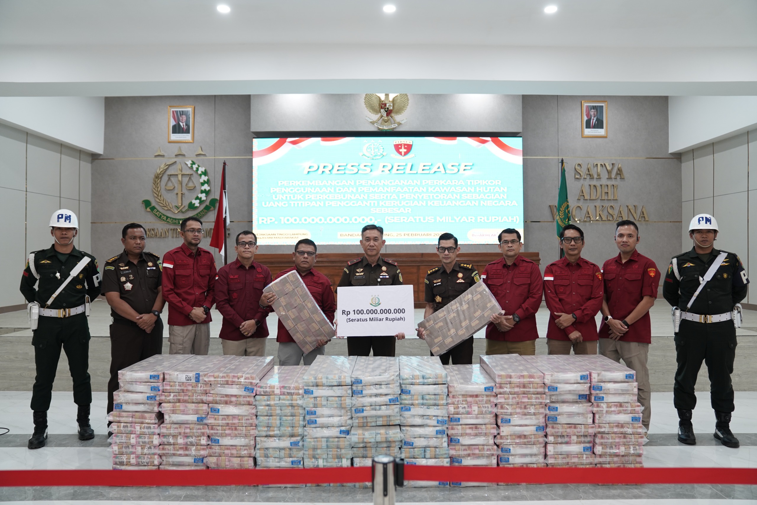 KEJATI LAMPUNG TERIMA DANA TITIPAN 100 M HASIL TIPIKOR PENGGUNAAN DAN PEMANFAATAN KAWASAN HUTAN DI PROVINSI LAMPUNG