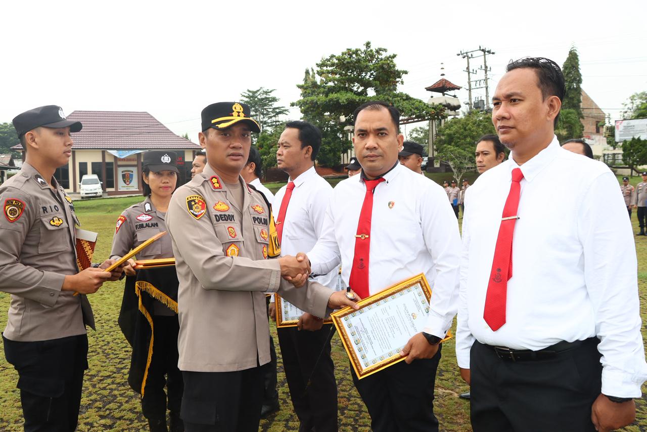 Berhasil Ungkap Kasus 3C, Kapolres Lampung Utara Beri Penghargaan kepada 17 Personel