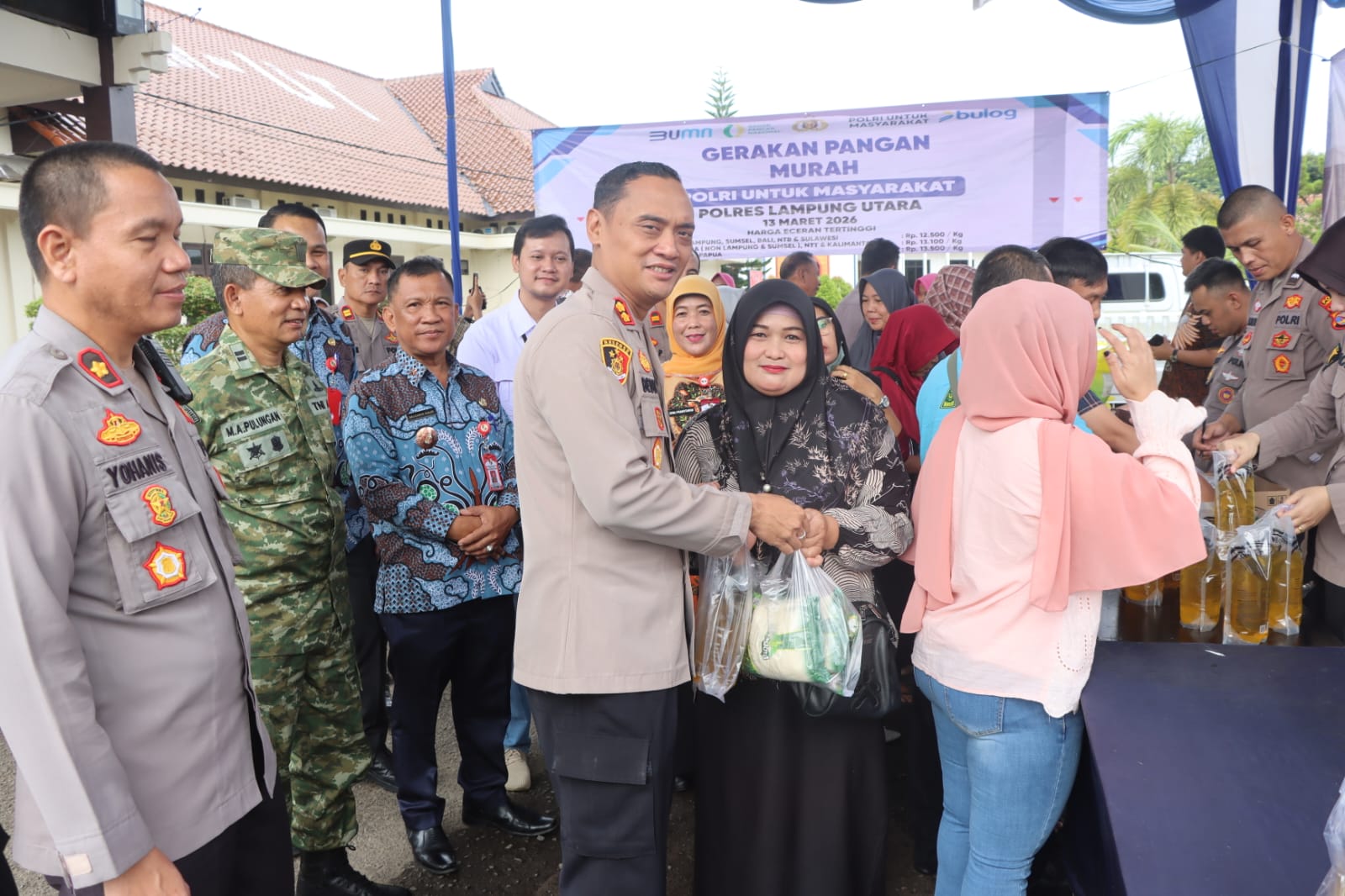 Polri Untuk Masyarakat, Polres Lampung Utara Gelar Gerakan Pangan Murah Serentak