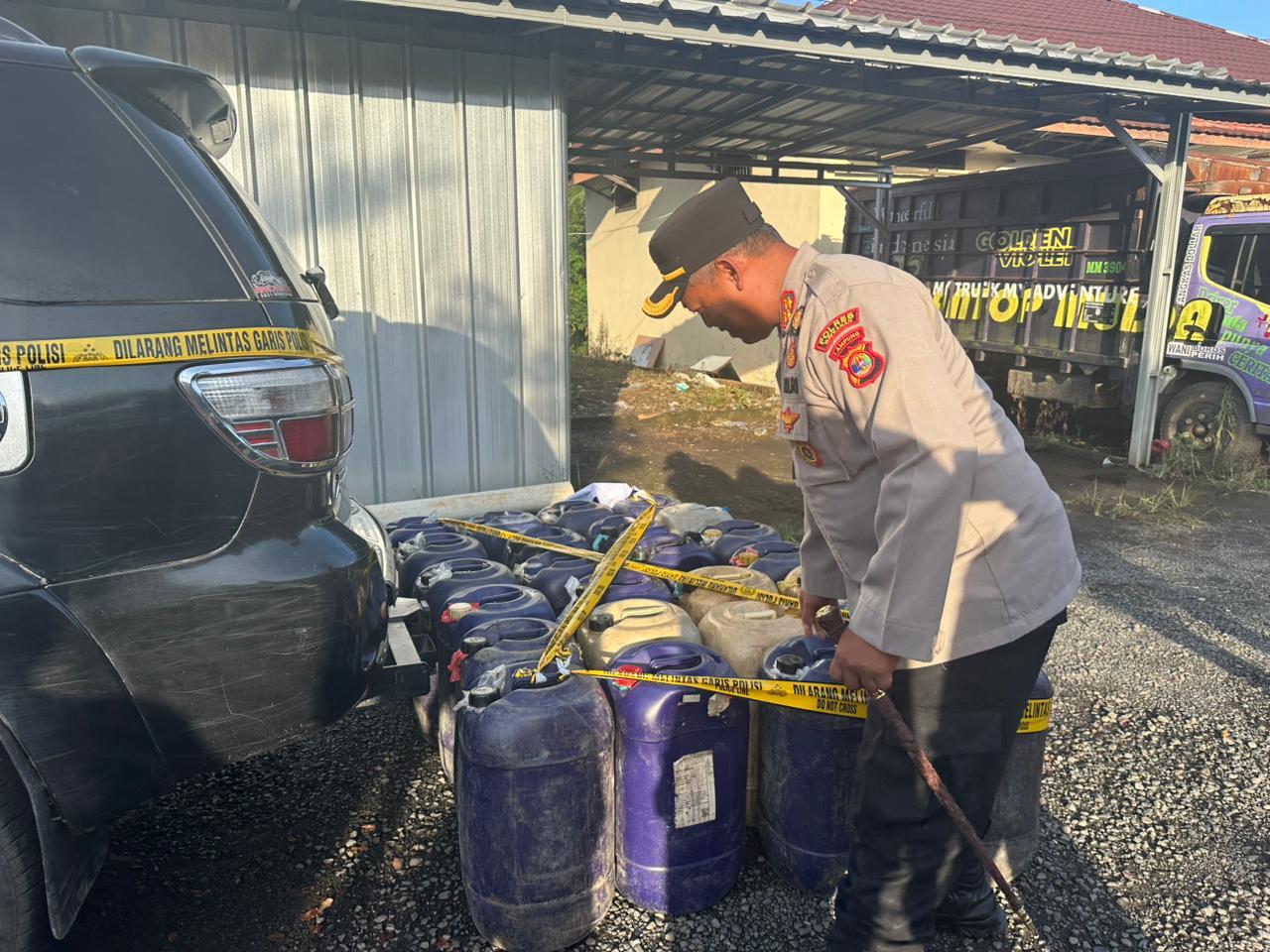 Polisi Amankan Diduga Pelaku Penyalahgunaan BBM Bersubsidi Hampir 1 Ton di Pakuan Ratu